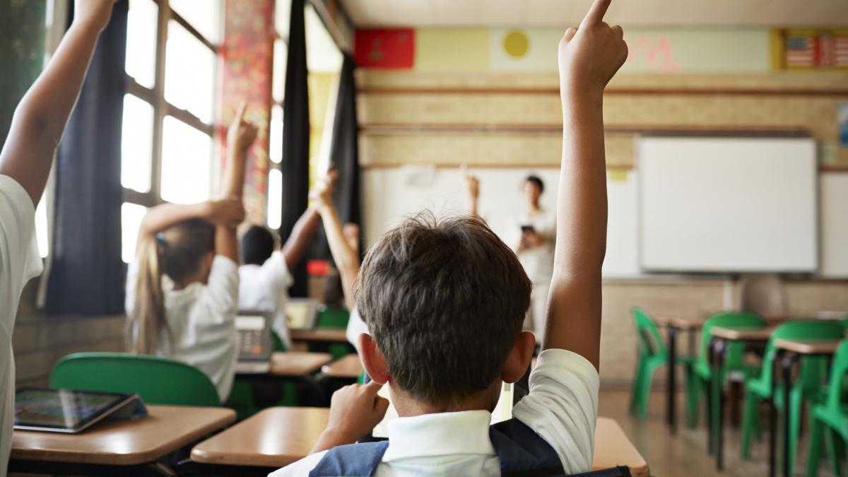 Profesorii vor primi mai multi bani daca elevii sunt multumiti