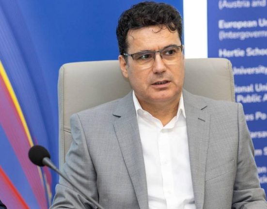 Remus Pricopie Simion poate castiga in turul doi Pro europenii trebuie sa negocieze pentru a l exclude pe Simion