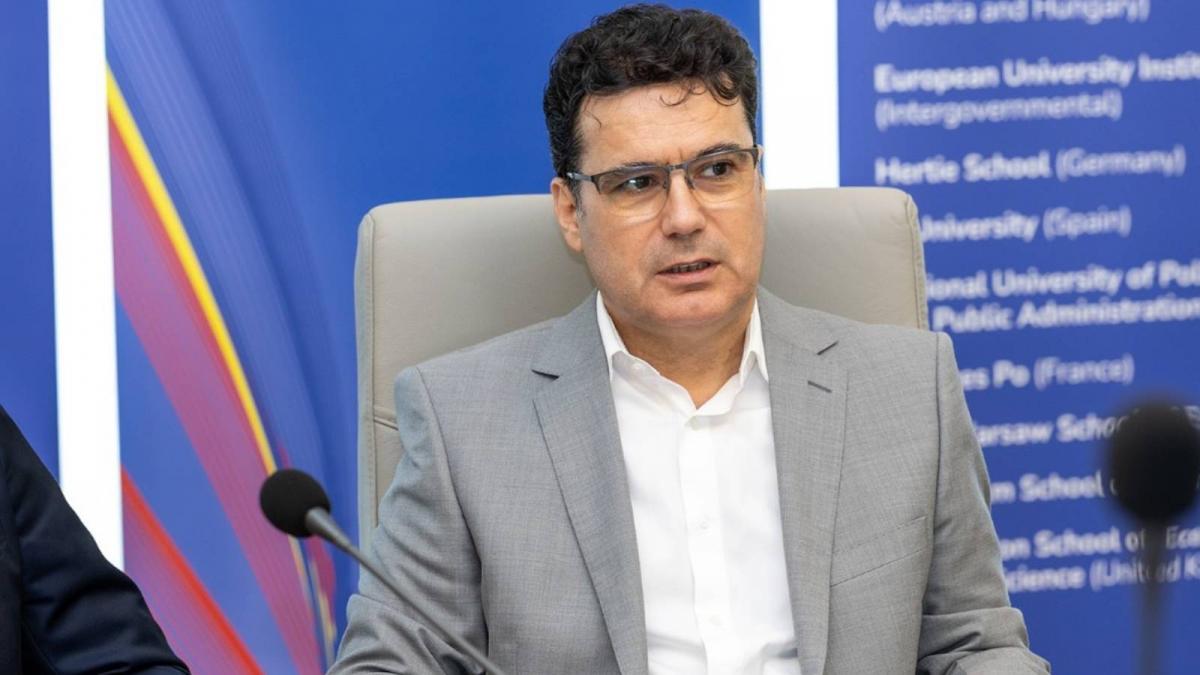 Remus Pricopie Simion poate castiga in turul doi Pro europenii trebuie sa negocieze pentru a l exclude pe Simion