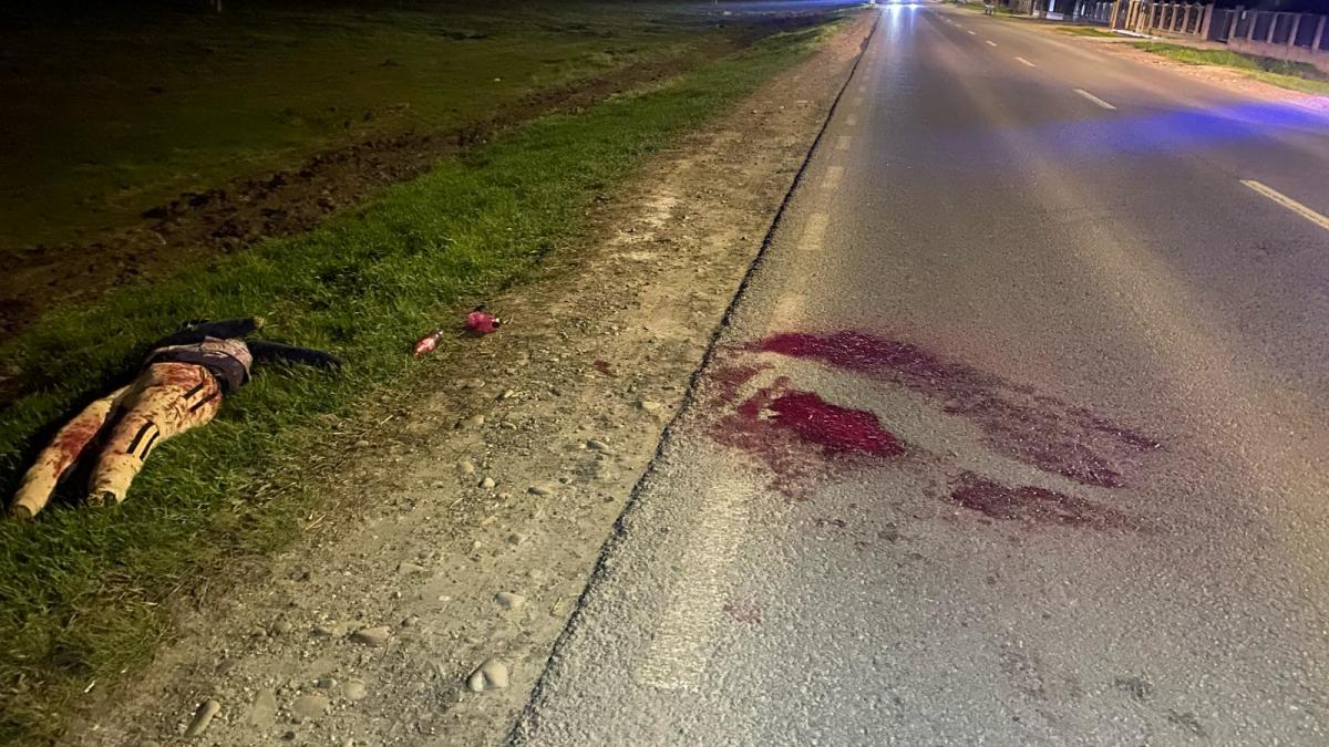 Sase copii din Vaslui au pus un manechin pe sosea
