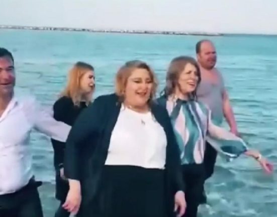 Sosoaca s a aruncat in Marea Neagra cu partidul Mircea Badea Sper ca Odesa e bine