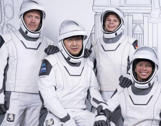 SpaceX trimite un miliardar cripto in spatiu