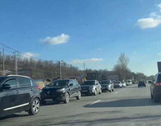 Trafic intens spre munte si vest Zone aglomerate in Vinerea Mare