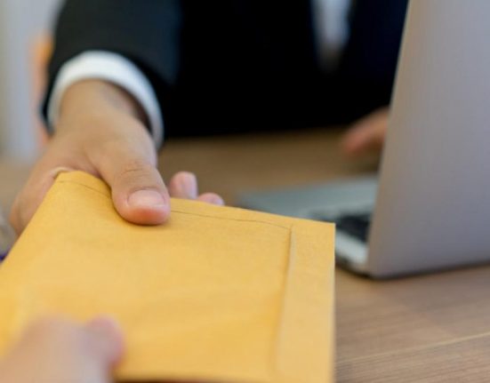Turul 2 inapoi Mesaje de amenintare si revendicari politice gasite in plicuri suspecte trimise institutiilor
