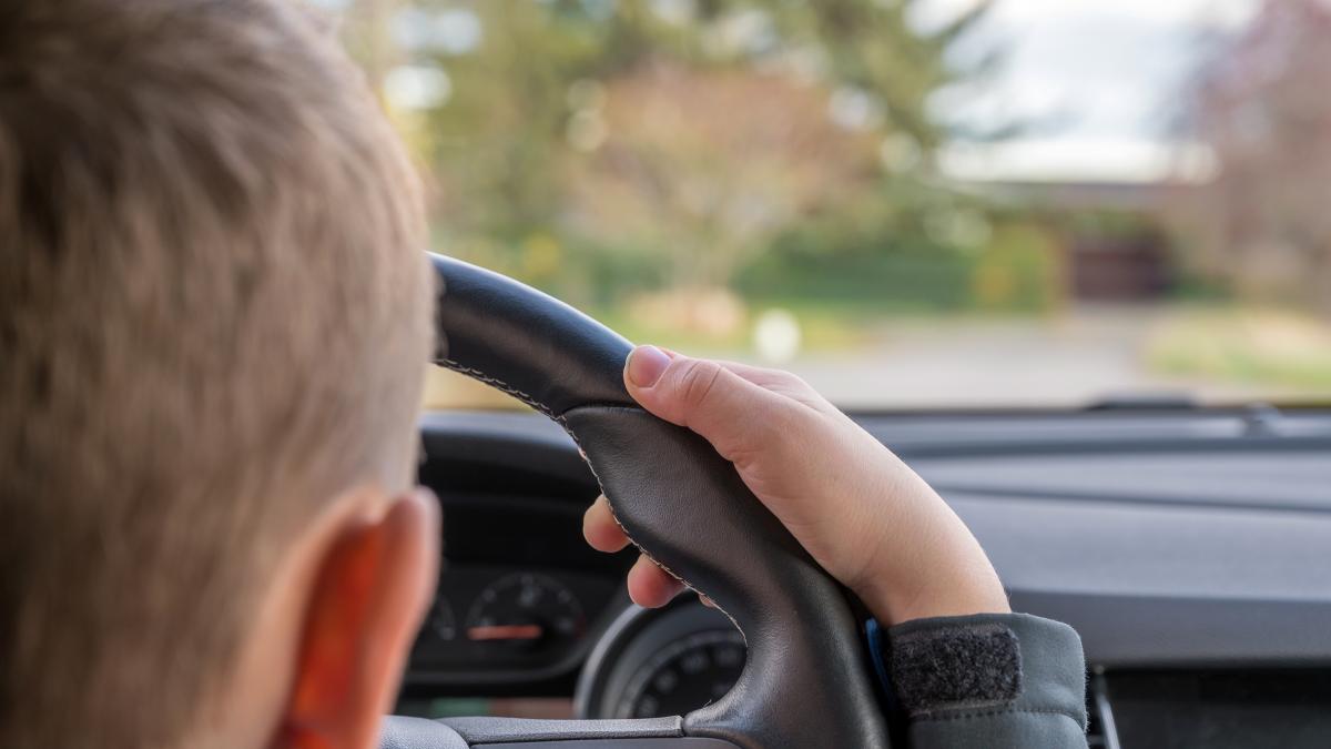 Un barbat din Bistrita arestat dupa ce si a lasat fiul de 10 ani sa conduca