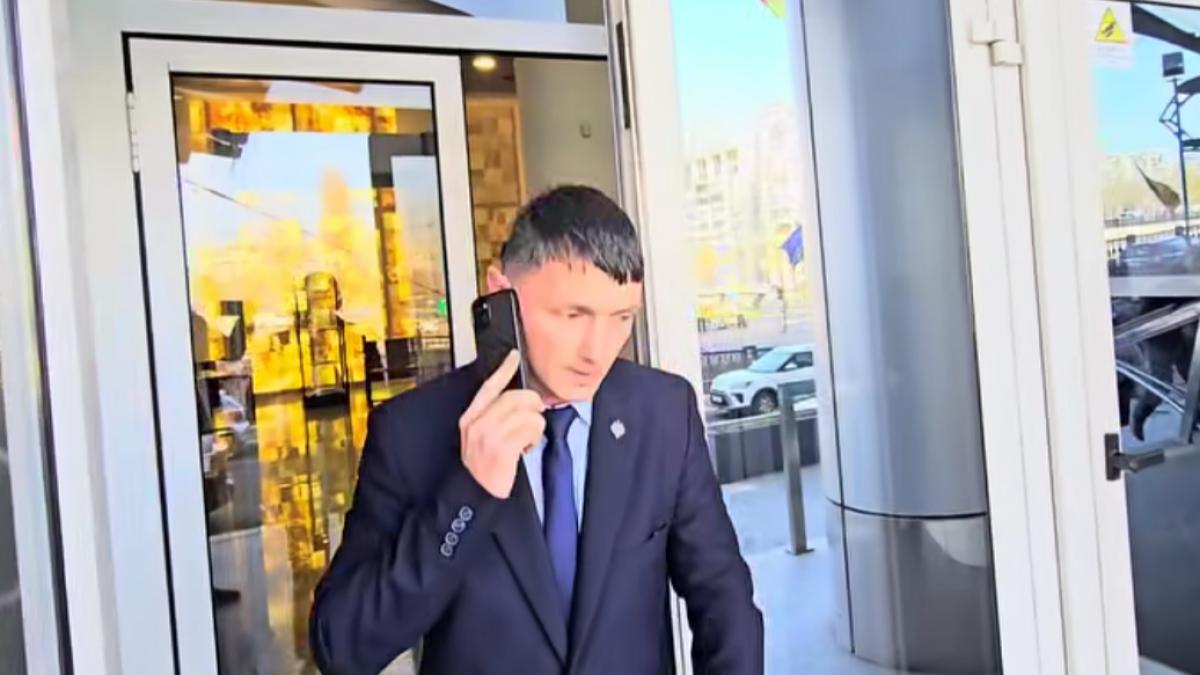 Un senator POT sa laudat ca studiaza un site matrimonial si a devenit tinta ironiilor