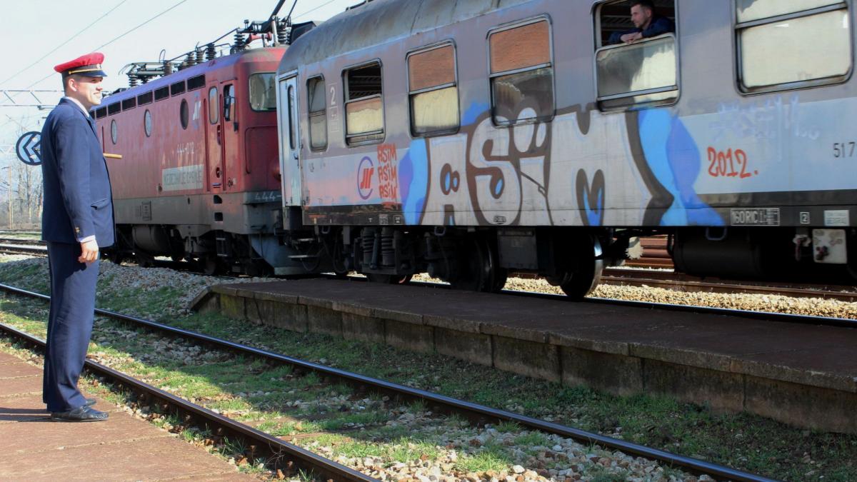 Un tren a plecat fara nas la Busteni Seful de tren a ajuns la statia urmatoare cu un alt tren