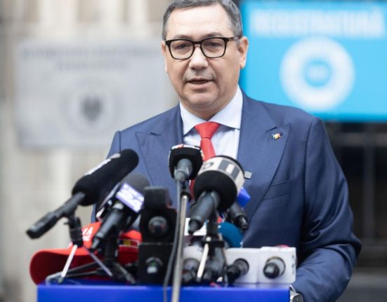 Victor Ponta a cumparat o Tesla cu bani publici