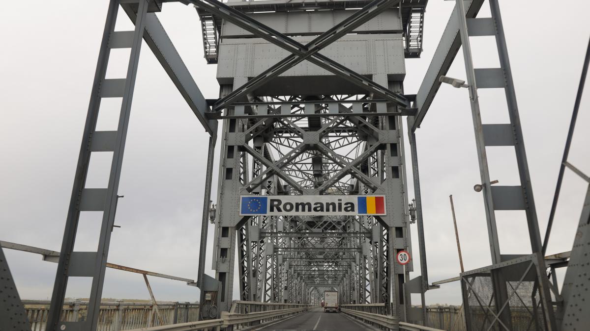 Aglomeratie pe podul Giurgiu Ruse soferii asteapta peste o ora