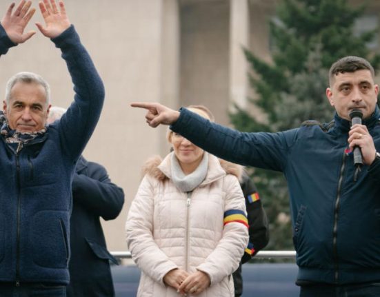 Calin Georgescu atac la Simion despre concedierea a 500000 bugetari