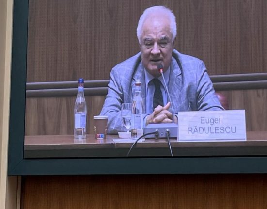 Consilier BNR Mergeti la vot Daca nu schimbam directia Romaniei Titanic scrie pe noi