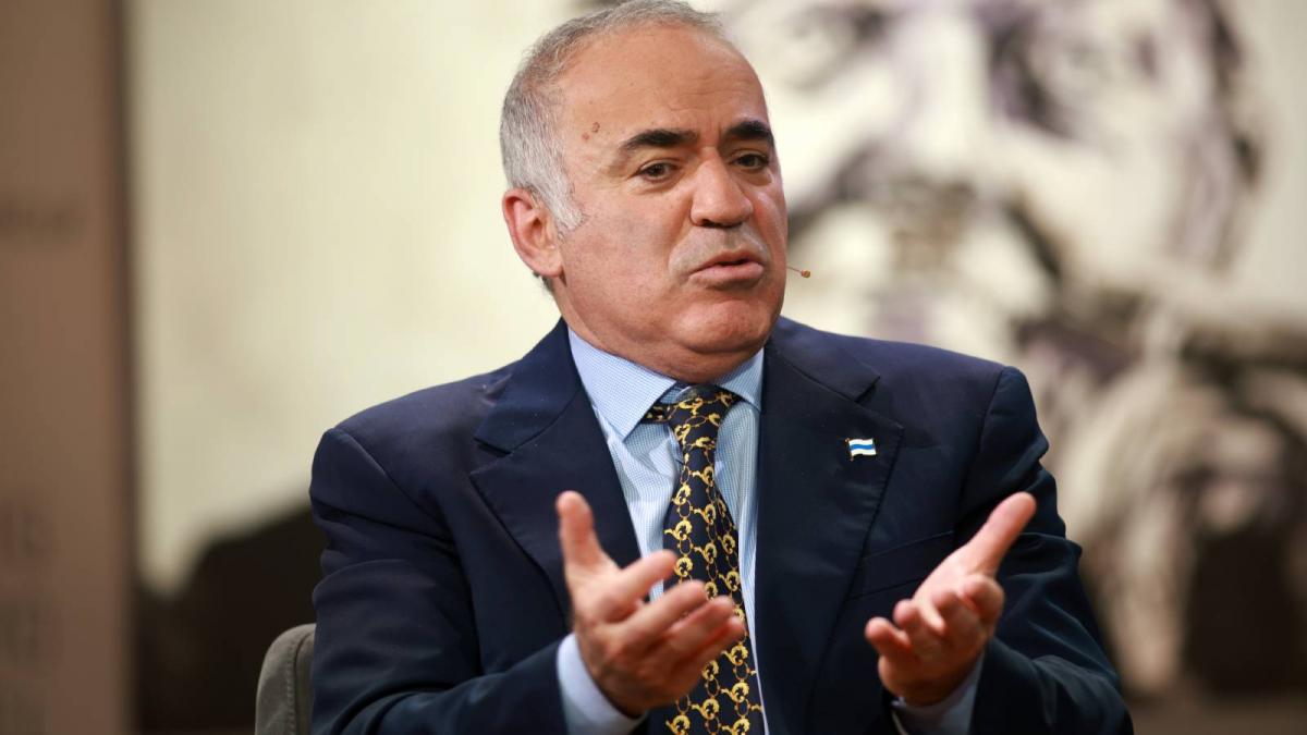 Garry Kasparov indeamna la vot Daca crezi ca decizia nu e a ta risti sa ajungi ca in Rusia sau China