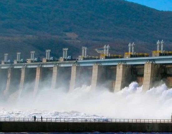 Hidroelectrica va monta panouri fotovoltaice pe 20 de hidrocentrale
