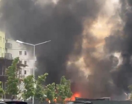 Incendiu puternic pe un santier din Brasov