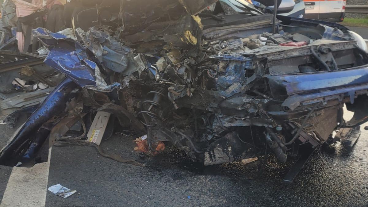 Masina distrusa pe A1 femeie moarta doi raniti