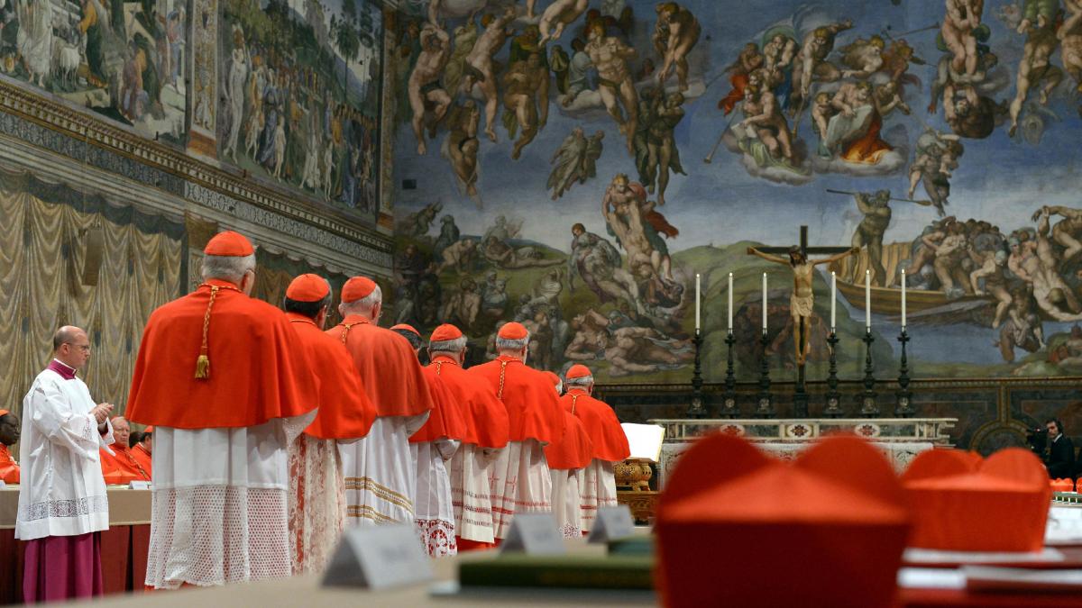Papa fals val de stiri false online la Conclavul Vaticanului