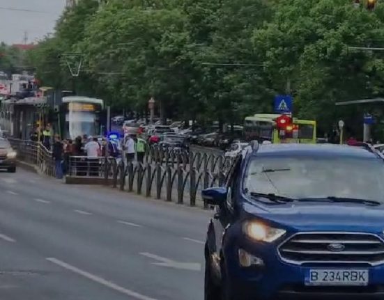 Pieton lovit de masina de politie pe Colentina