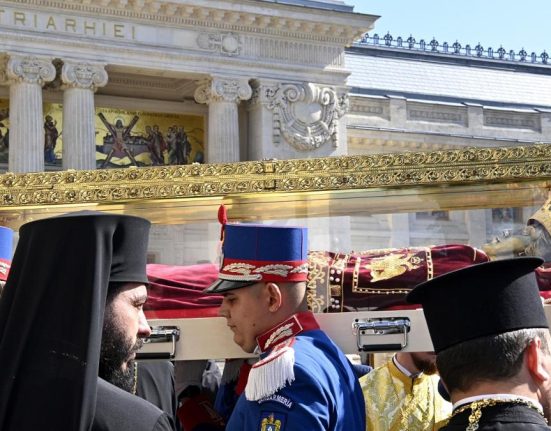 Sfintele Moaste ale Imparatesei Elena au ajuns in Romania