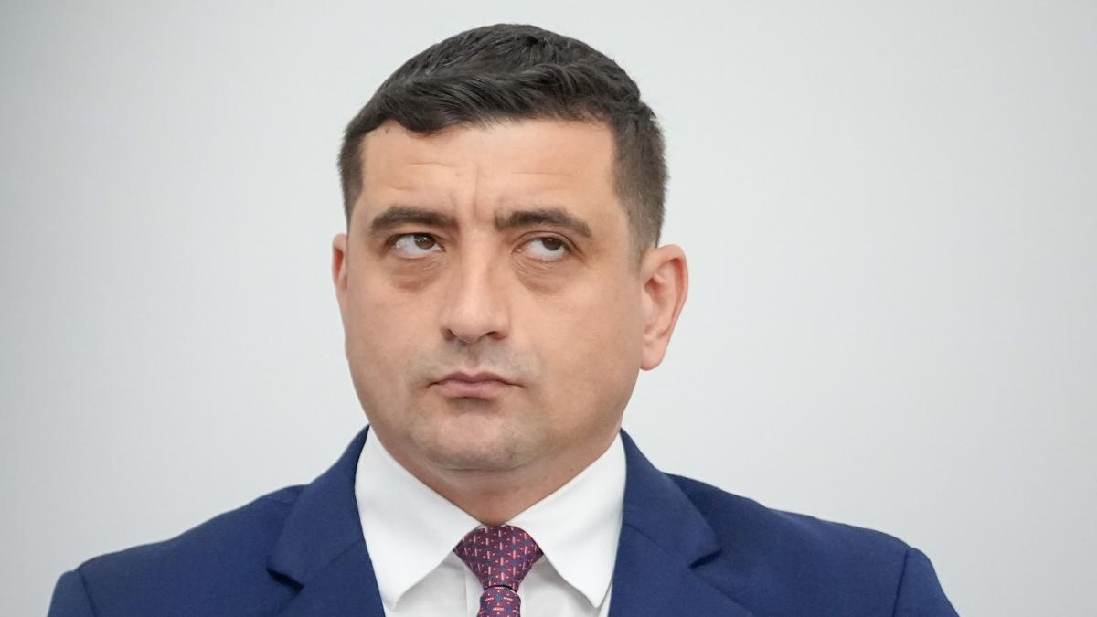 Simion nu a mai participat la dezbaterea cu studentii