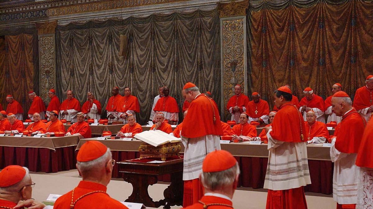Vaticanul se pregateste de conclav reteaua telefonica va fi deconectata