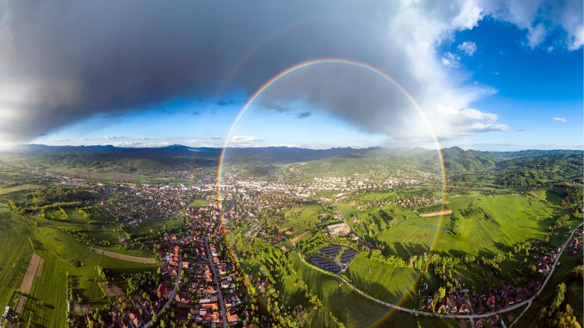 curcubeu circular spectaculos in orasul brad semnificatie