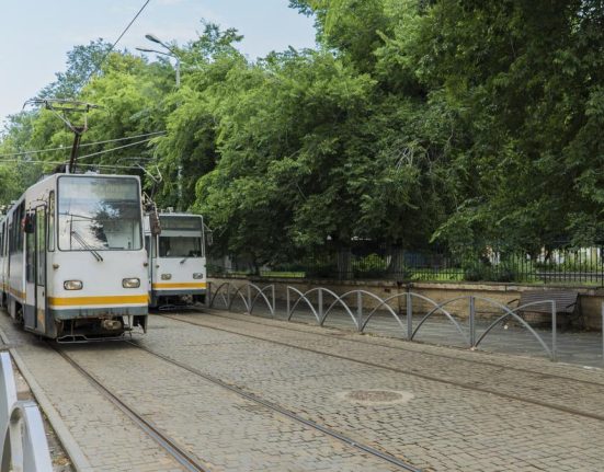 Autobuzele si tramvaiele din Bucuresti sunt saune pe roti
