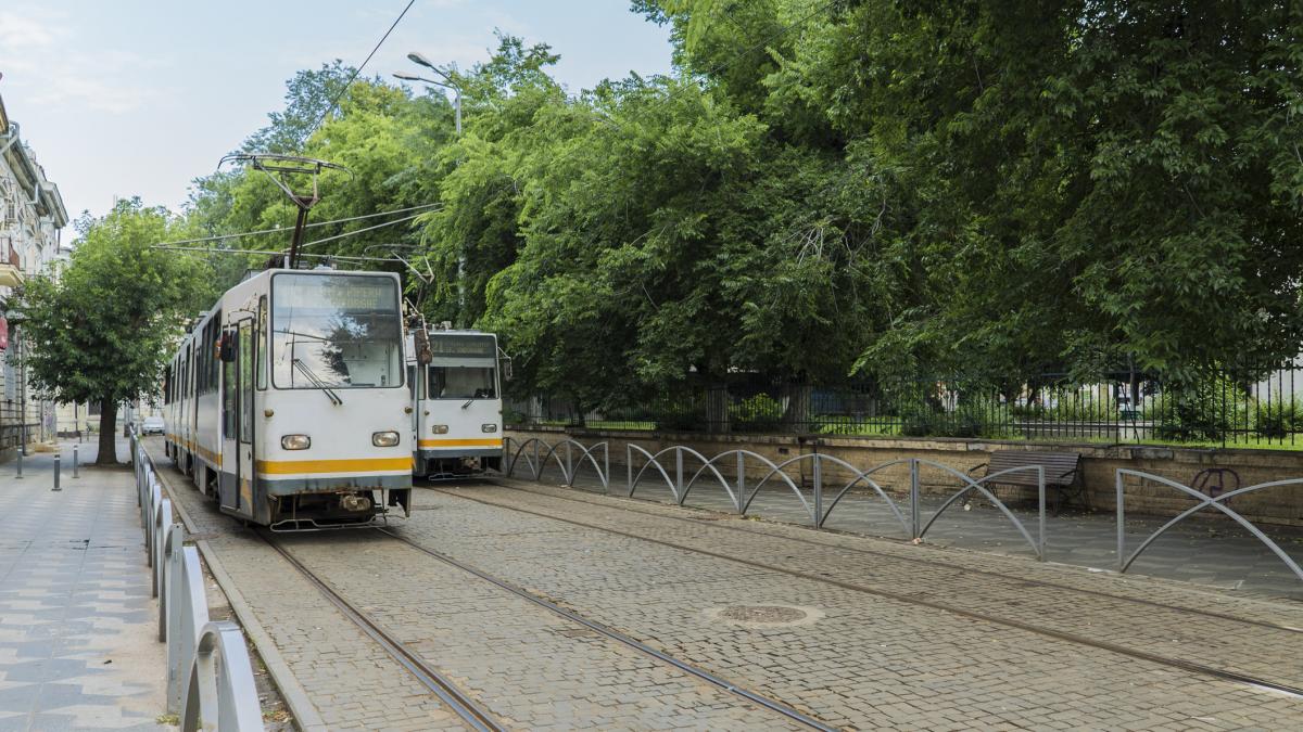 Autobuzele si tramvaiele din Bucuresti sunt saune pe roti