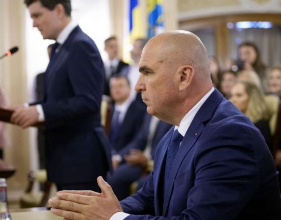 Culisele negocierilor pentru Guvernul Bolojan USR pleaca suparat revine cu ministere
