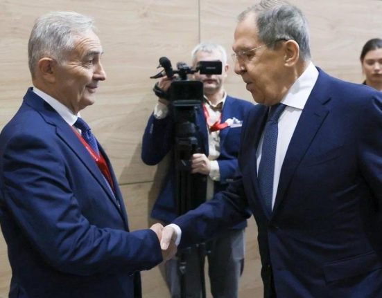 Diplomatul Lazar Comanescu a avut o ntlnire controversata cu Lavrov
