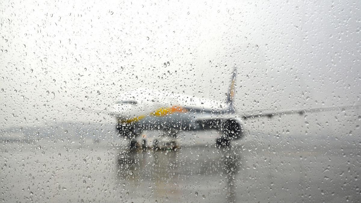 Furtuna din Bucuresti a afectat traficul aerian