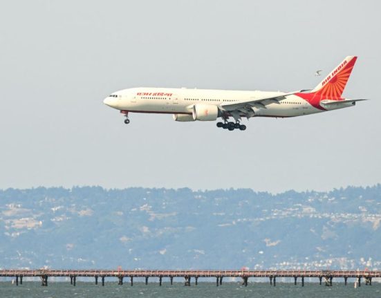 Groaza intr un avion Air India aterizare de urgenta