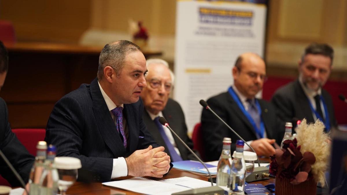 Guvernul vrea taxa pe profitul excesiv al bankilor