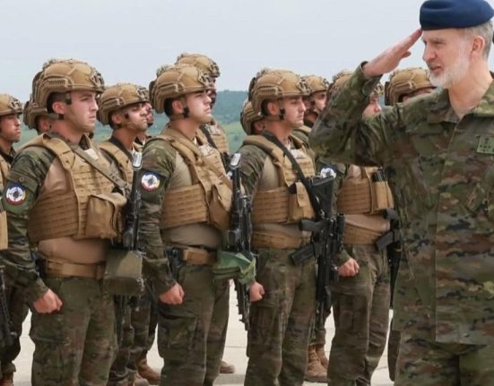 Imagini cu Regele Felipe in uniforma militara la Cincu
