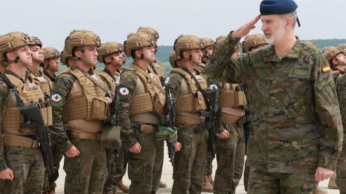 Imagini cu Regele Felipe in uniforma militara la Cincu