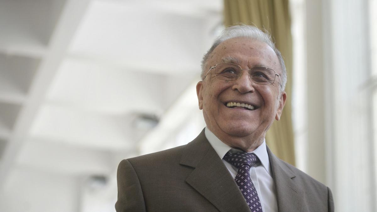 Ion Iliescu ramane internat la Terapie Intensiva stabil