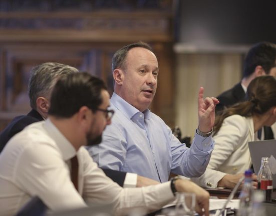Liderul PSD cere taxade solidaritate cu taxiul acum