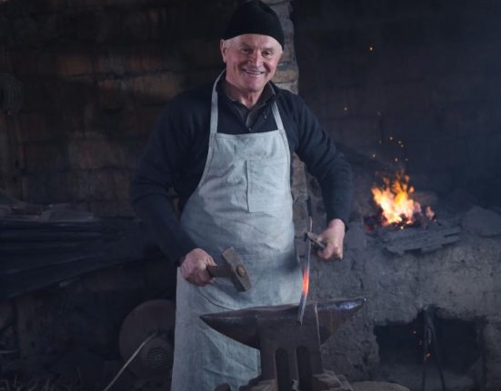 Mesterul fierar Dumitru Trif Tezaur uman viu