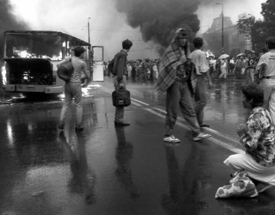 Mineriada din 1990 Haos violene i distrugeri
