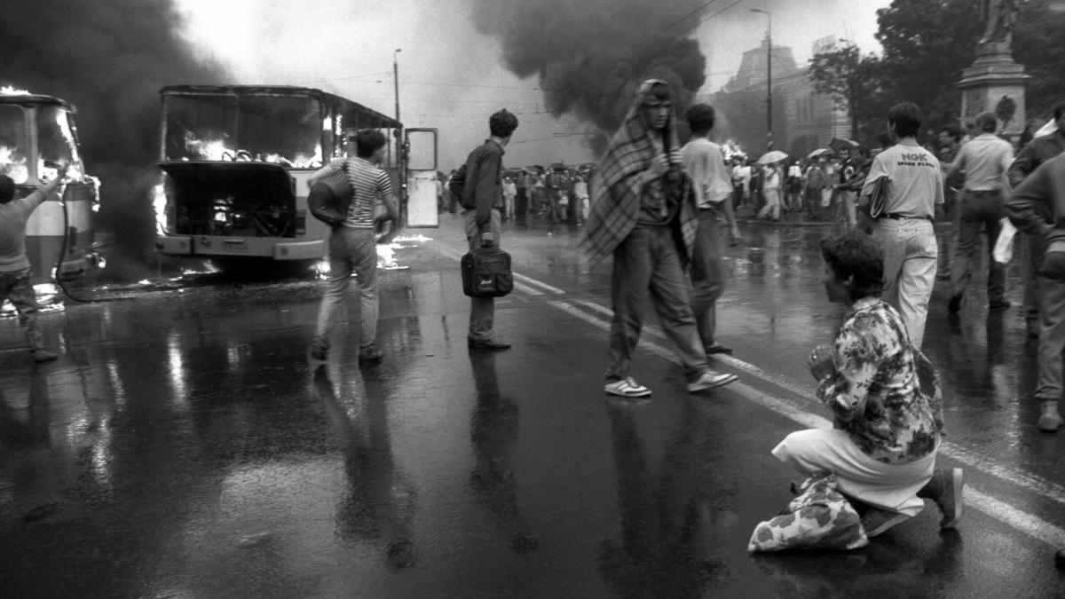Mineriada din 1990 Haos violene i distrugeri