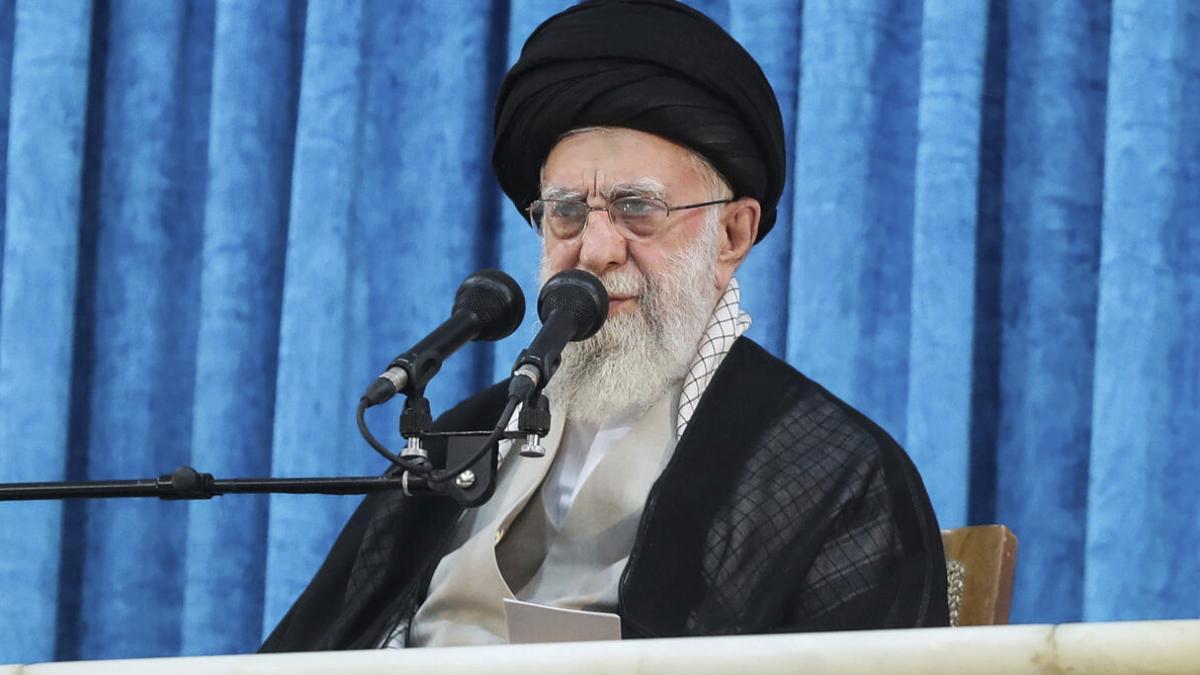 NYT Khamenei se teme de asasinat si sta ascuns