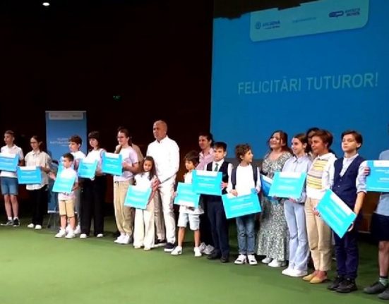 Noile generatii imiitate in salvarea mediului Elevii premiati la Olimpiada Natura dintre Ape