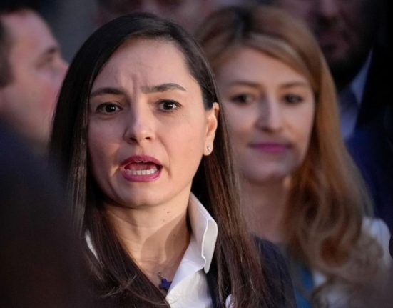 POT acuza SOS de practici ilegale sforarii politici au creat un nou grup parlamentar