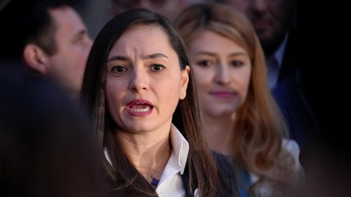 POT acuza SOS de practici ilegale sforarii politici au creat un nou grup parlamentar