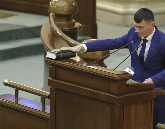 PSD l a transferat de la POT pe senatorul cu 10 clase care se lauda ca studiaza pe un site de matrimoniale