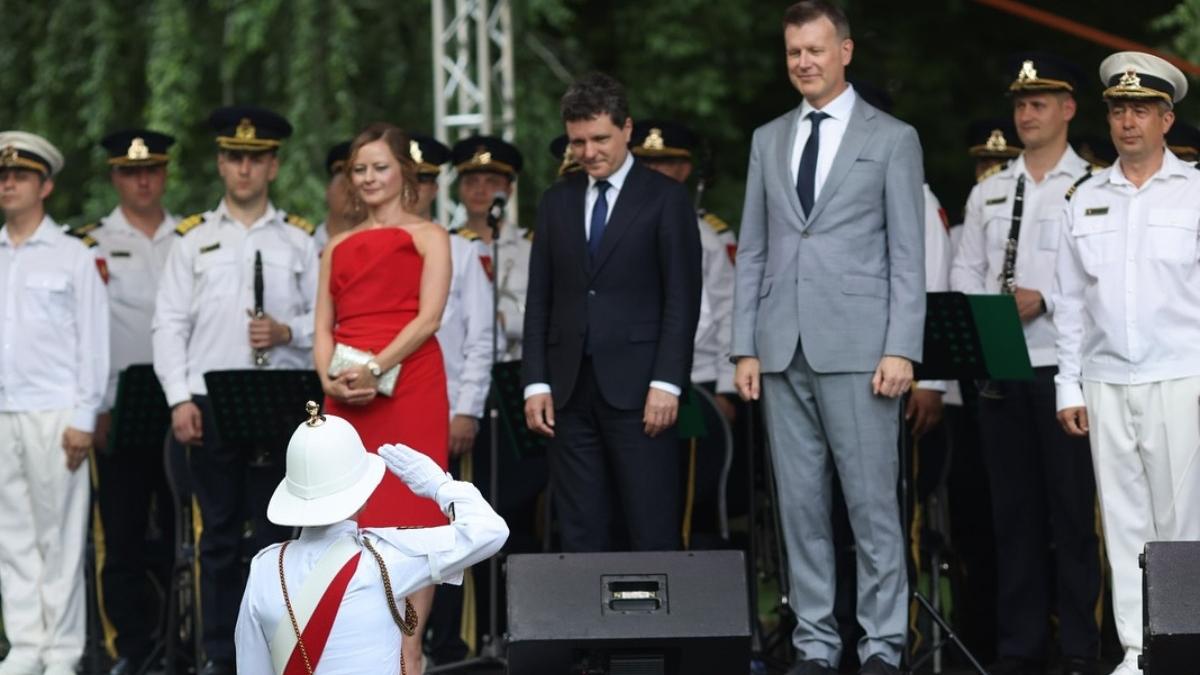 Petrecerea de nastere a regelui Charles