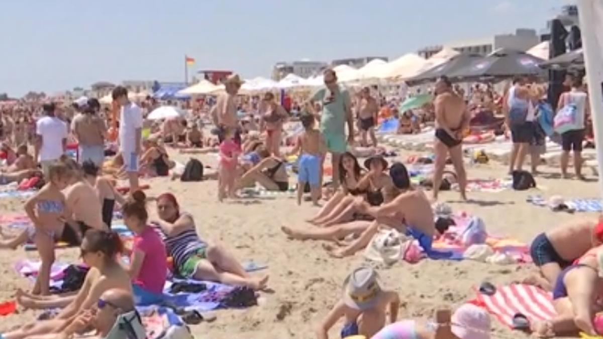 Plajele sunt pline in acest weekend pe litoral