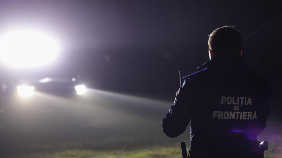Politist de frontiera fura tigari si scapa cu focuri