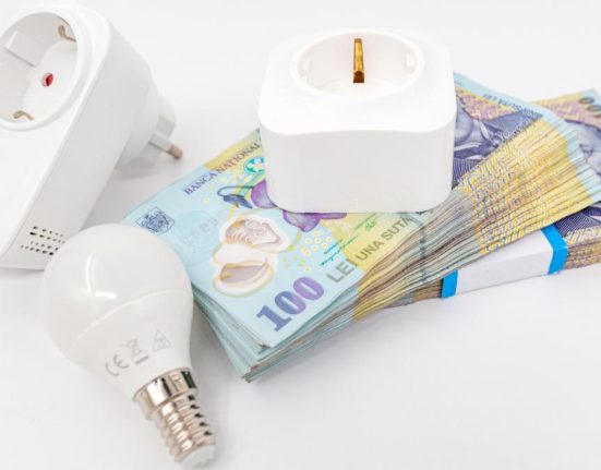 Romanii care vor avea facturi mai mici la energie