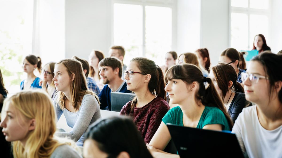 Studentii protesteaza Nu atingeti bursele