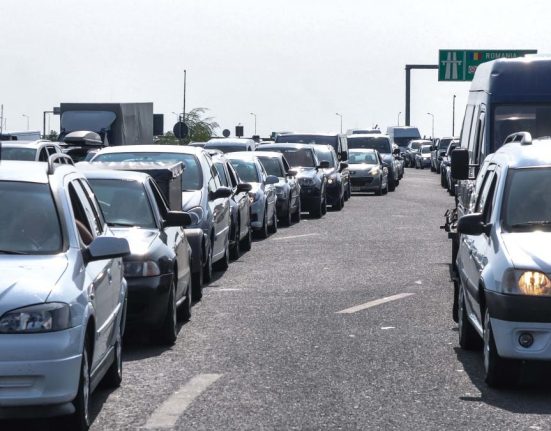 Trafic intens pe Valea Prahovei si autostrazi